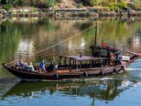 Ein Ausflugs Rabello Boot grüßt uns